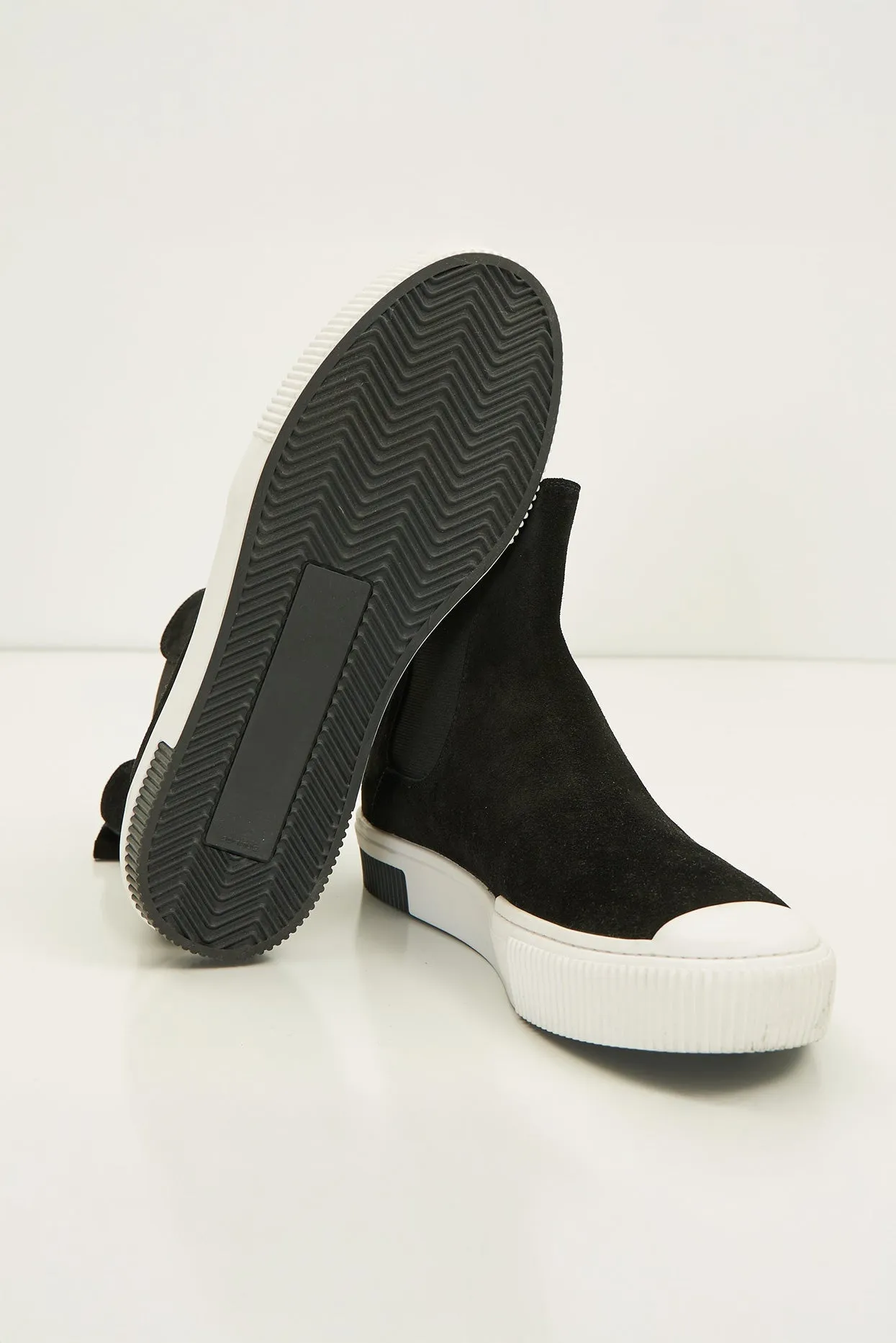 THE KING - Suede Leather and Rubber Sole Chelsea Boots - Black