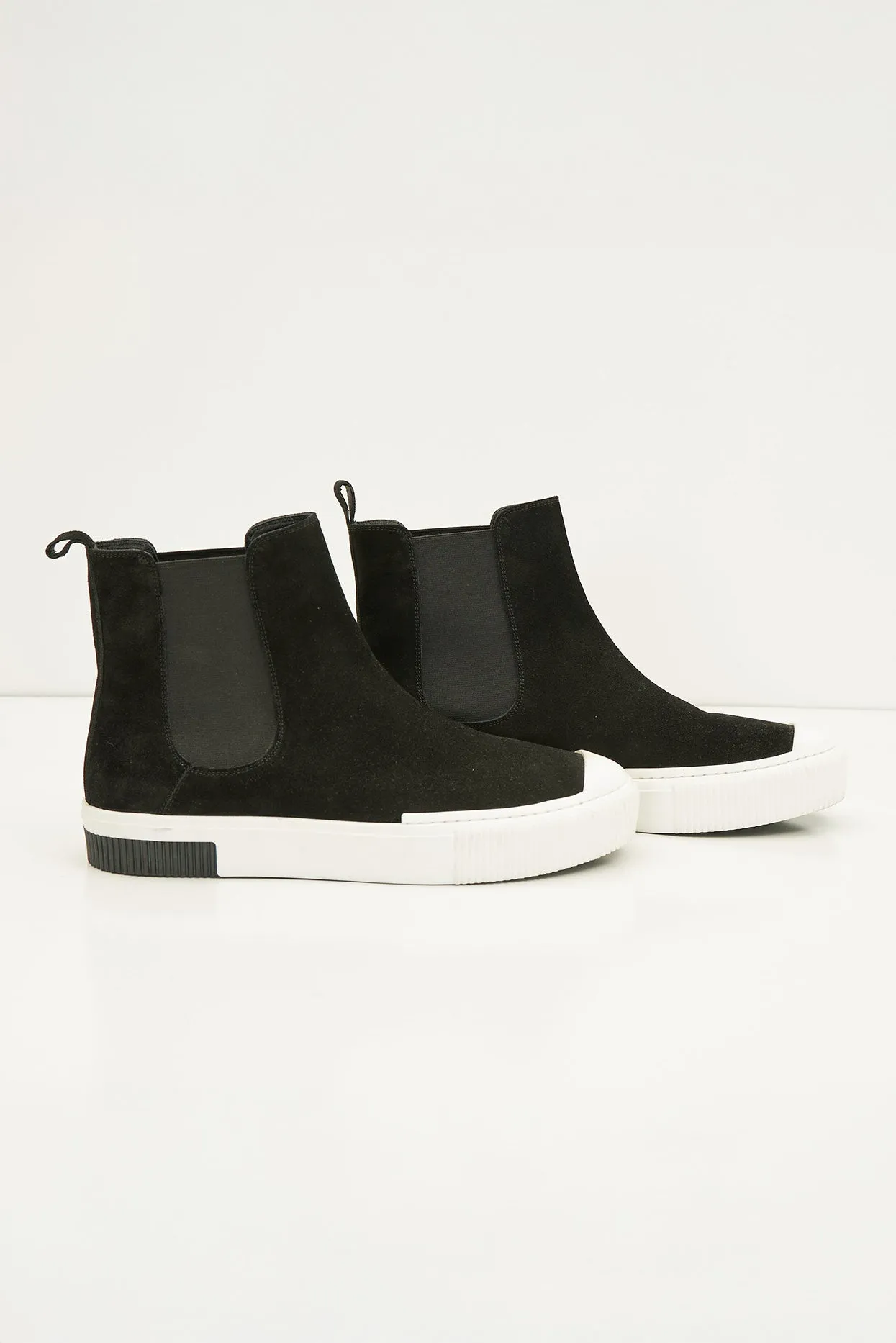 THE KING - Suede Leather and Rubber Sole Chelsea Boots - Black